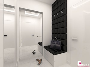 Dom w Elblągu - Mały z wieszakiem biały hol / przedpokój, styl glamour - zdjęcie od CUBE Interior Design