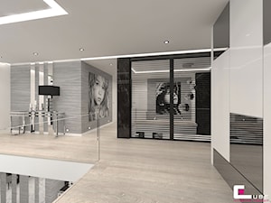 Projekt wnętrz domu w Wołominie - Średni biały hol / przedpokój, styl glamour - zdjęcie od CUBE Interior Design