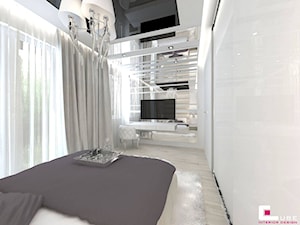 Dom w Markach - Średnia biała z panelami tapicerowanymi sypialnia, styl glamour - zdjęcie od CUBE Interior Design