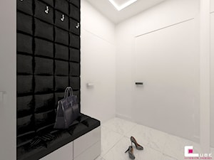 Dom w Elblągu - Mały biały hol / przedpokój, styl glamour - zdjęcie od CUBE Interior Design