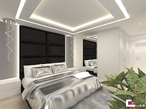 DOM W KOBYŁCE - Średnia biała czarna szara z panelami tapicerowanymi sypialnia, styl nowoczesny - zdjęcie od CUBE Interior Design