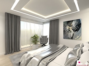 DOM W KOBYŁCE - Średnia biała sypialnia z balkonem / tarasem, styl nowoczesny - zdjęcie od CUBE Interior Design