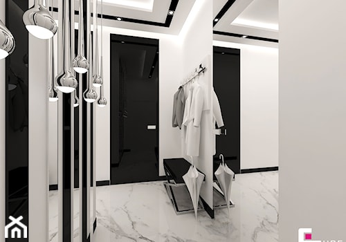 Mieszkanie pokazowe w Konstancinie-Jeziornie - Średni z wieszakiem biały czarny z marmurem na podłodze hol / przedpokój, styl glamour - zdjęcie od CUBE Interior Design