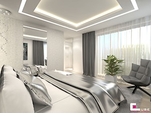 DOM W KOBYŁCE - Duża biała szara sypialnia, styl nowoczesny - zdjęcie od CUBE Interior Design
