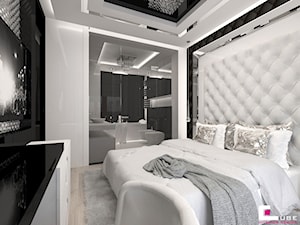 Mieszkanie w Trójmieście - Średnia biała sypialnia z łazienką, styl glamour - zdjęcie od CUBE Interior Design