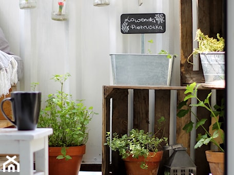 Aranżacje wnętrz - Taras: Balkon "Po" - Enjoy Your Home. Przeglądaj, dodawaj i zapisuj najlepsze zdjęcia, pomysły i inspiracje designerskie. W bazie mamy już prawie milion fotografii!