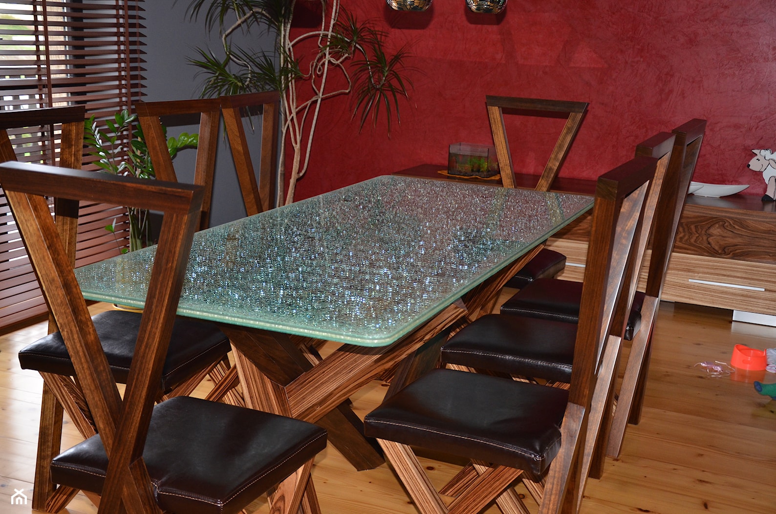 stół + krzesła - zdjęcie od RED Design Piotr Murzyn - Homebook