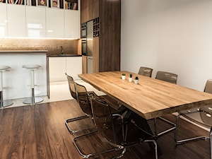 Apartament - Garnizon - Średnia biała jadalnia w kuchni, styl industrialny - zdjęcie od Autors.KA