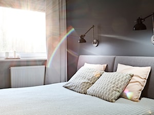 Mieszkanie - Gdynia Wielki Kack - Średnia czarna szara sypialnia, styl skandynawski - zdjęcie od Autors.KA