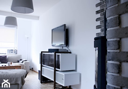 Mieszkanie - Gdynia Kack - Mały biały salon, styl skandynawski - zdjęcie od Autors.KA