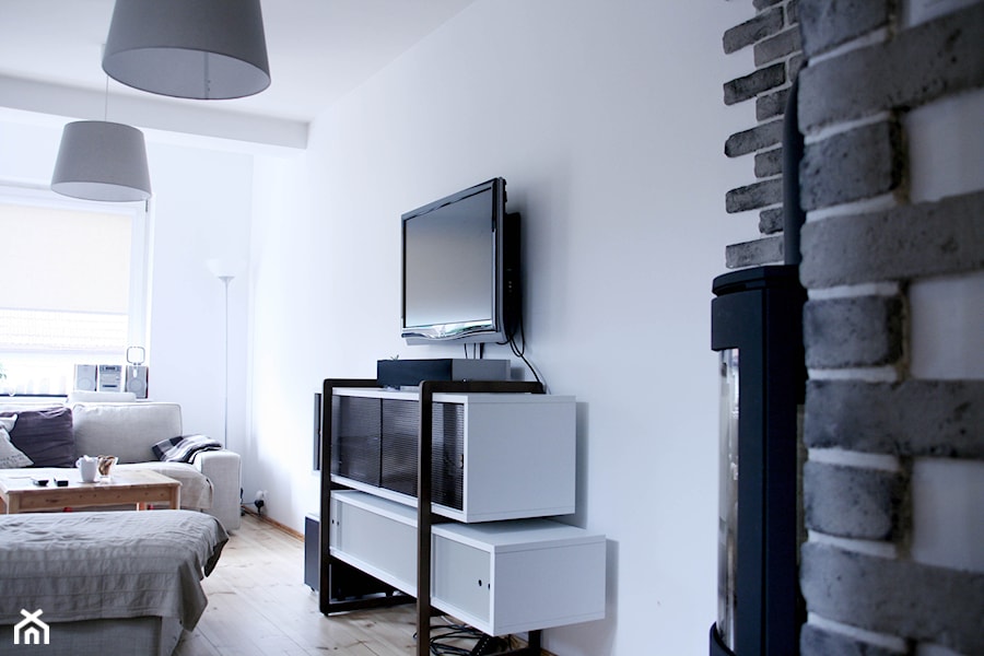 Mieszkanie - Gdynia Kack - Mały biały salon, styl skandynawski - zdjęcie od Autors.KA