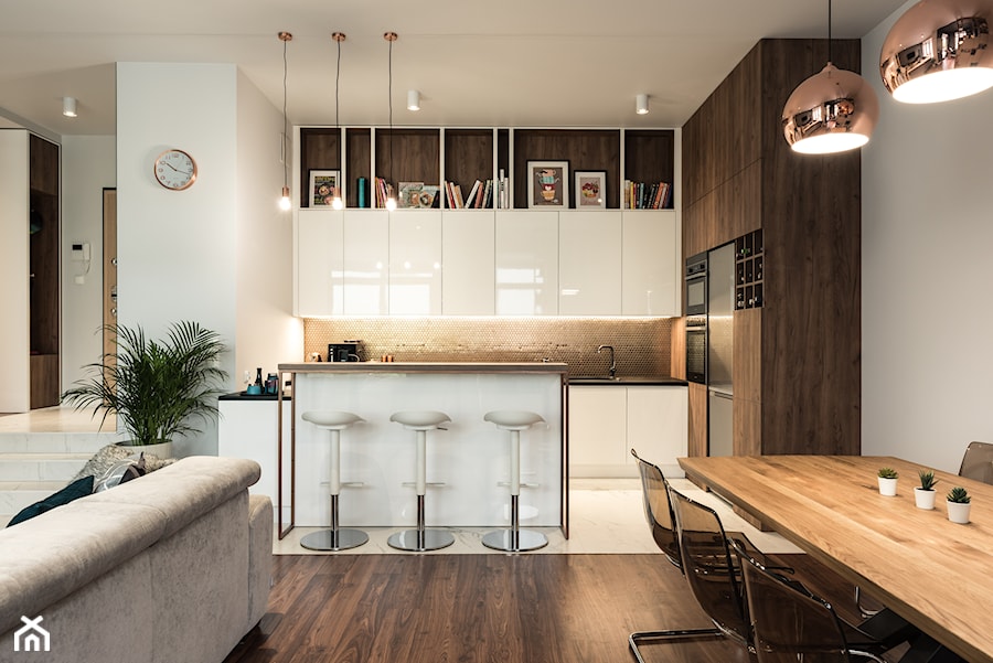 Apartament - Garnizon - Średnia z salonem biała z zabudowaną lodówką z podblatowym zlewozmywakiem kuchnia w kształcie litery g z wyspą lub półwyspem, styl nowoczesny - zdjęcie od Autors.KA