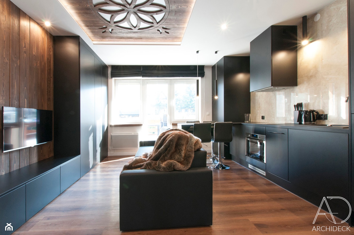 Apartament w Zakopanem w Ciemnych Barwach - Średni czarny salon z kuchnią z jadalnią, styl rustykalny - zdjęcie od LEW ARCHITEKCI - Homebook