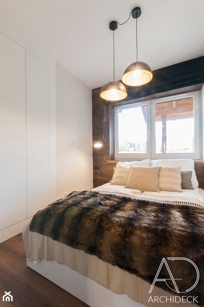 Apartament w Zakopanem w Ciemnych Barwach - Mała biała sypialnia, styl rustykalny - zdjęcie od LEW ARCHITEKCI - Homebook