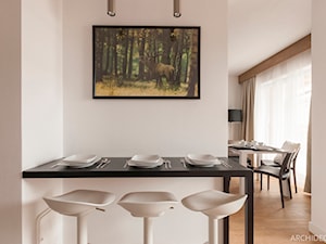 Apartament Lazurowy - Mała szara jadalnia jako osobne pomieszczenie - zdjęcie od LEW ARCHITEKCI