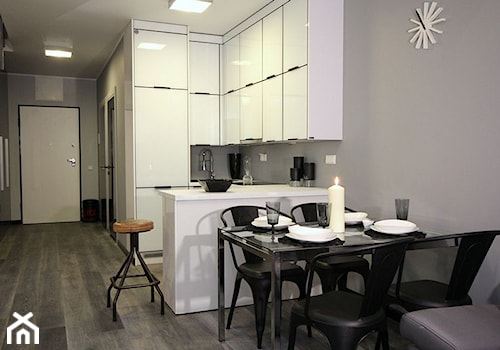 Projekty Dekoratorni - Mała szara jadalnia w salonie w kuchni, styl nowoczesny - zdjęcie od Studio Projektowe Dekoratorni