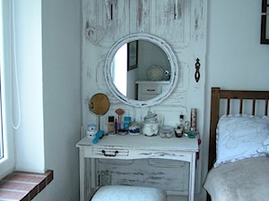 Matamorfoza wnętrza domu wiejskiego - Średnia biała sypialnia, styl vintage - zdjęcie od Monika Żmuda 2
