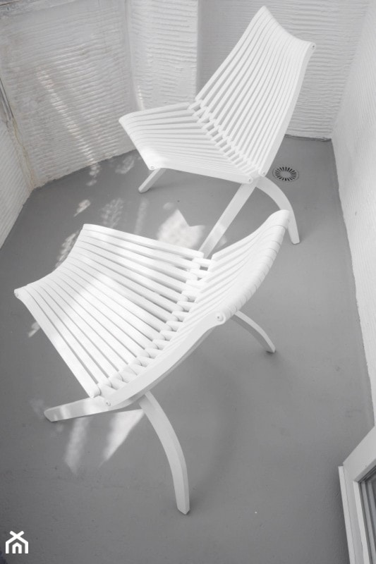 Mieszkanie na alejach - Mały z podłoga z płyt betonowych z meblami ogrodowymi taras, styl minimalistyczny - zdjęcie od Loft Kolasiński - Homebook