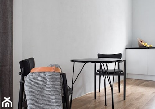 Wakacyjny apartament w Międzyzdrojach II - Średnia zamknięta z kamiennym blatem biała kuchnia jednorzędowa, styl minimalistyczny - zdjęcie od Loft Kolasiński