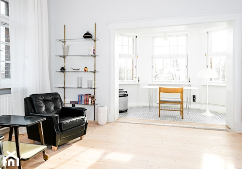 Dom z lat 20-tych - Średni biały salon, styl skandynawski - zdjęcie od Loft Kolasiński