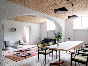 Letnie mieszkanie pod Berlinem - Duży biały salon z jadalnią, styl nowoczesny - zdjęcie od Loft Kolasiński