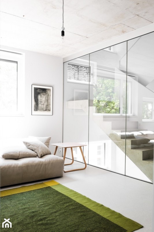 Dom na Prenzlauer Berg - Średni biały salon, styl minimalistyczny - zdjęcie od Loft Kolasiński
