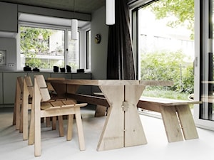 Dom na Prenzlauer Berg - Średnia szara jadalnia w kuchni, styl minimalistyczny - zdjęcie od Loft Kolasiński