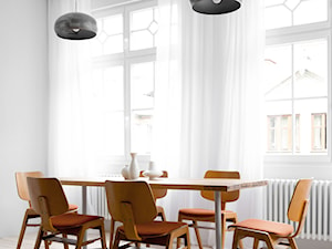 Wakacyjny apartament w Międzyzdrojach - Duża biała jadalnia, styl minimalistyczny - zdjęcie od Loft Kolasiński