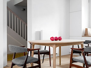 Dom na Pogodnie 3 - Mała biała jadalnia jako osobne pomieszczenie, styl nowoczesny - zdjęcie od Loft Kolasiński