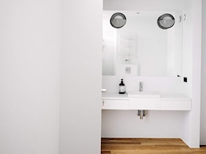 Mieszkanie na alejach - Średnia bez okna z lustrem z punktowym oświetleniem łazienka, styl minimalistyczny - zdjęcie od Loft Kolasiński
