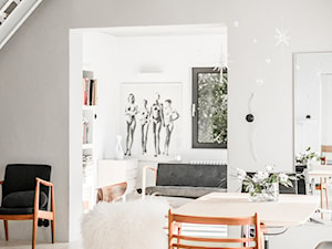 Adaptacja kuźni - Mała biała jadalnia w salonie, styl skandynawski - zdjęcie od Loft Kolasiński
