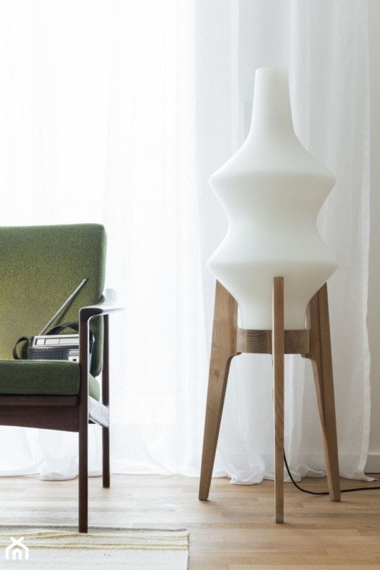 Mieszkanie na Mitte - Mały szary salon, styl minimalistyczny - zdjęcie od Loft Kolasiński