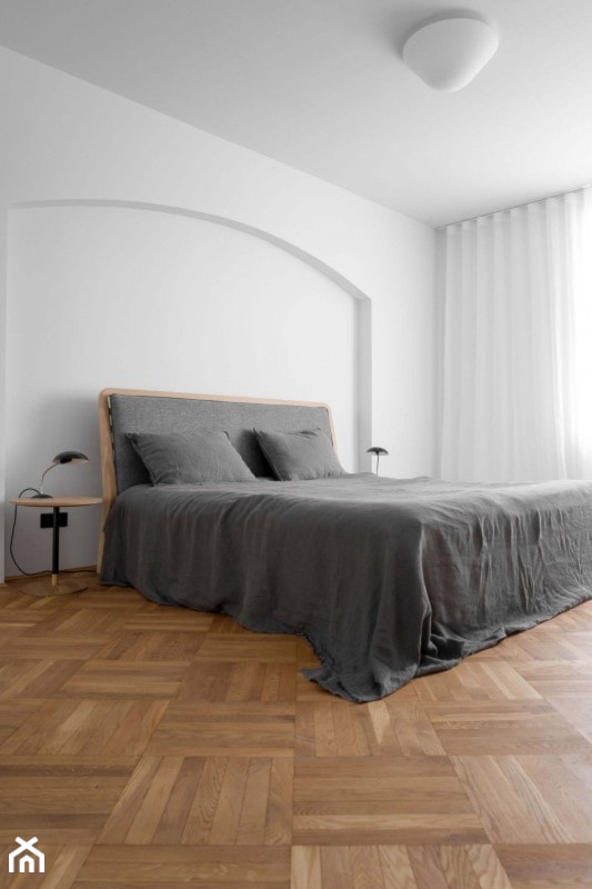 Mieszkanie na alejach - Mała biała sypialnia, styl minimalistyczny - zdjęcie od Loft Kolasiński