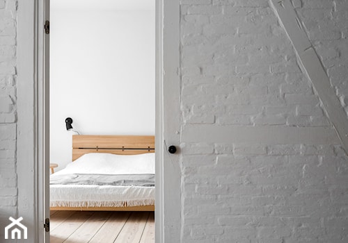 Wakacyjny apartament w Międzyzdrojach - Średnia szara sypialnia, styl minimalistyczny - zdjęcie od Loft Kolasiński