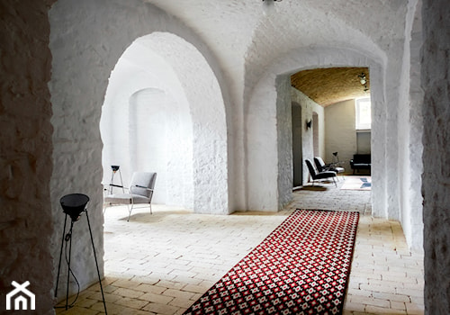 Letnie mieszkanie pod Berlinem - Duży szary z marmurem na podłodze hol / przedpokój, styl skandynawski - zdjęcie od Loft Kolasiński