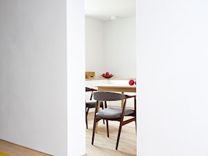 Dom na Pogodnie 3 - Średnia biała jadalnia jako osobne pomieszczenie, styl nowoczesny - zdjęcie od Loft Kolasiński