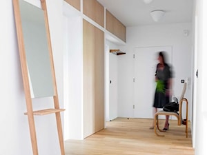 Mieszkanie na alejach - Duży z wieszakiem biały hol / przedpokój, styl minimalistyczny - zdjęcie od Loft Kolasiński