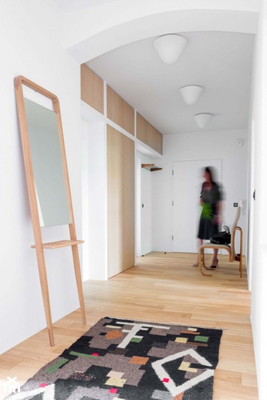 Mieszkanie na alejach - Duży z wieszakiem biały hol / przedpokój, styl minimalistyczny - zdjęcie od Loft Kolasiński