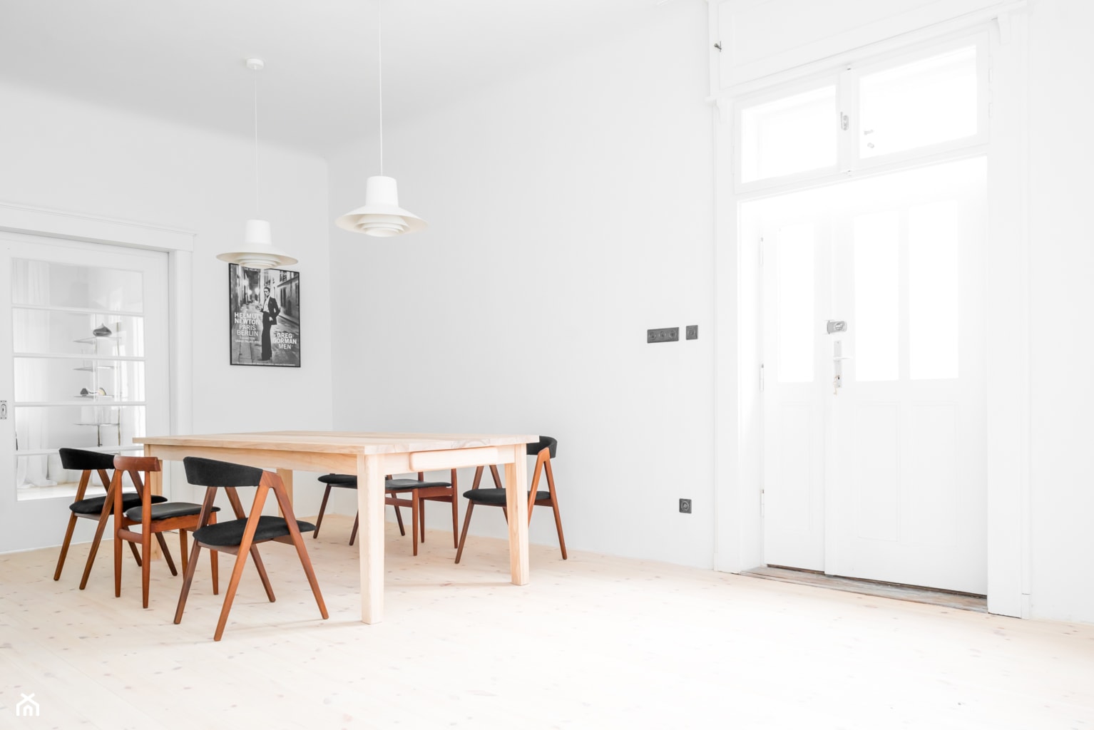 Dom z lat 20-tych - Średnia biała jadalnia jako osobne pomieszczenie, styl skandynawski - zdjęcie od Loft Kolasiński - Homebook