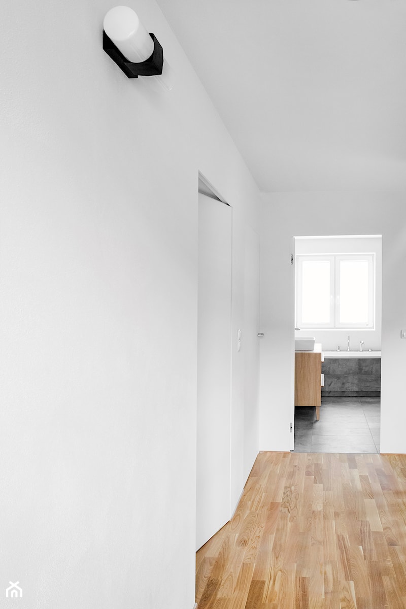 Dom na Pogodnie 3 - Średni biały hol / przedpokój, styl nowoczesny - zdjęcie od Loft Kolasiński