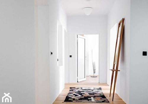 Mieszkanie na alejach - Średni biały hol / przedpokój, styl minimalistyczny - zdjęcie od Loft Kolasiński