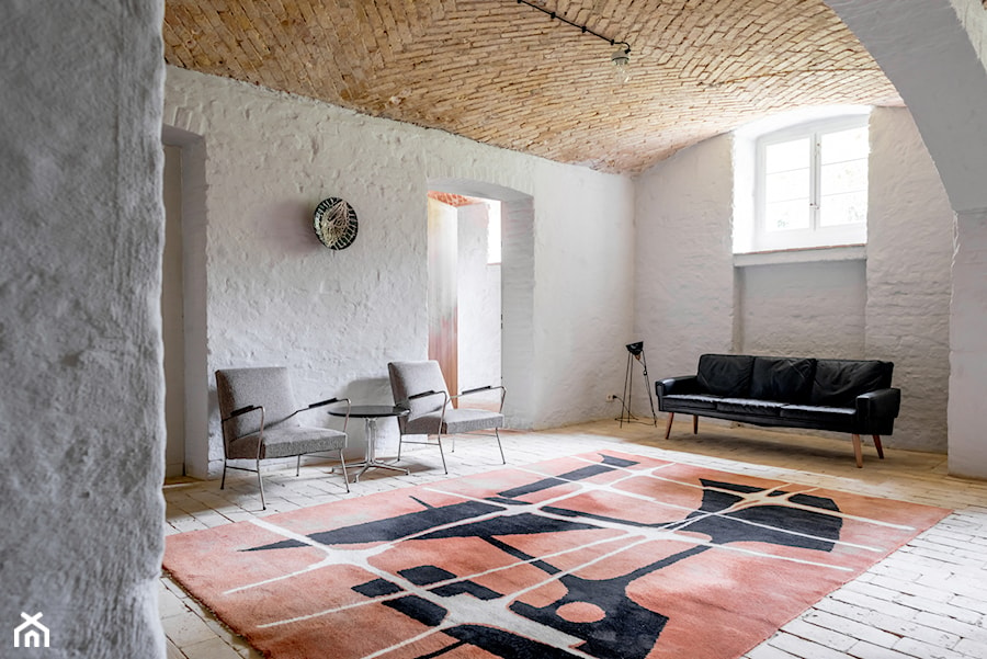 Letnie mieszkanie pod Berlinem - Duży biały salon, styl skandynawski - zdjęcie od Loft Kolasiński
