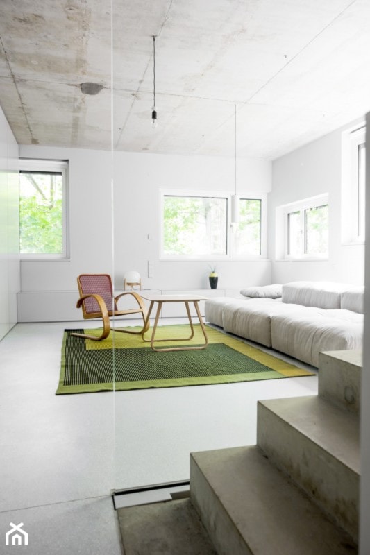 Dom na Prenzlauer Berg - Średni biały salon, styl minimalistyczny - zdjęcie od Loft Kolasiński
