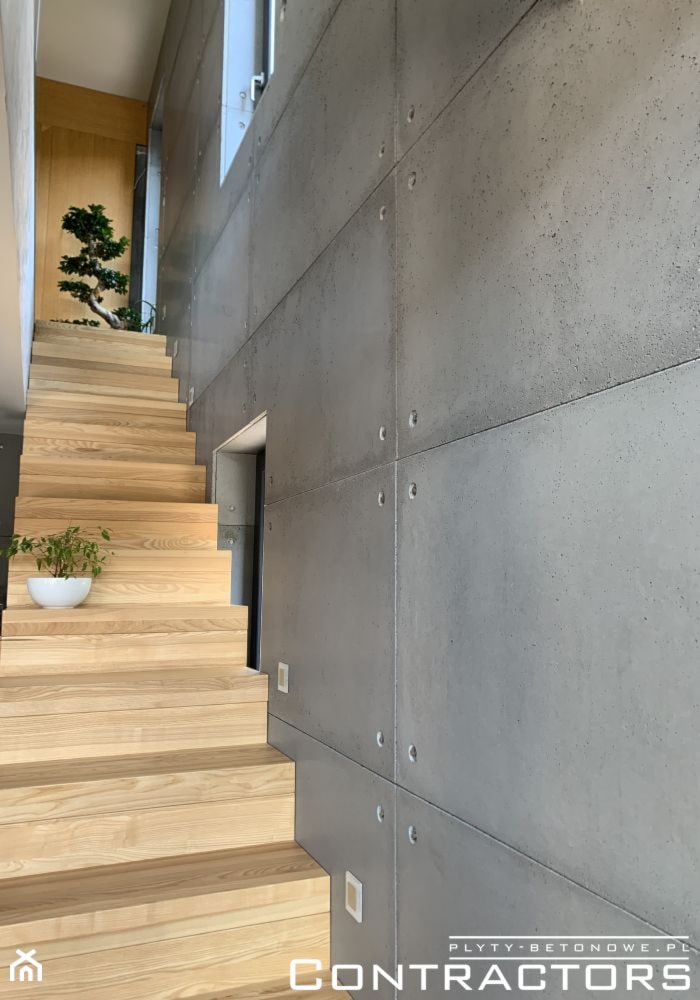 Płyty betonowe na ścianie - zdjęcie od CONTRACTORS beton architektoniczny - Homebook