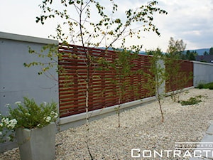 Nowoczesne ogrodzenia z betonu architektonicznego - zdjęcie od CONTRACTORS beton architektoniczny