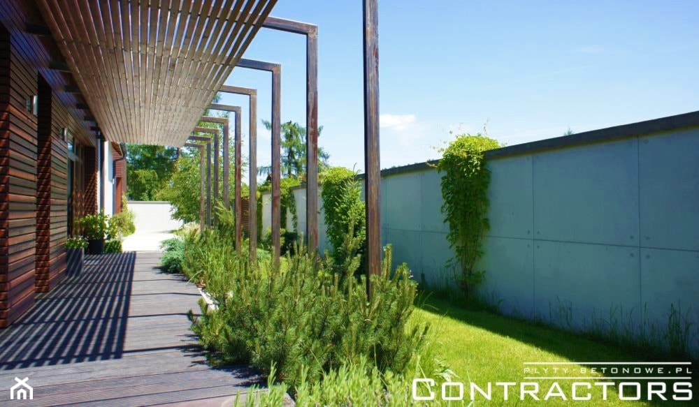 Nowoczesne ogrodzenia z betonu architektonicznego - zdjęcie od CONTRACTORS beton architektoniczny - Homebook