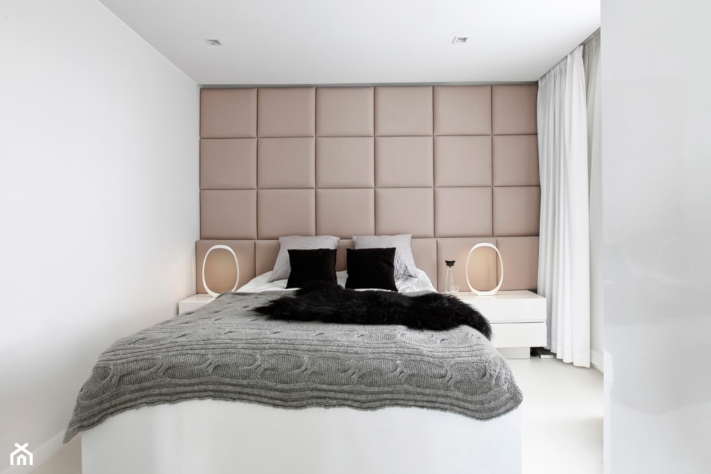 Apartament w Gdyni - Średnia biała sypialnia, styl nowoczesny - zdjęcie od AJOT pracownia projektowa - Homebook