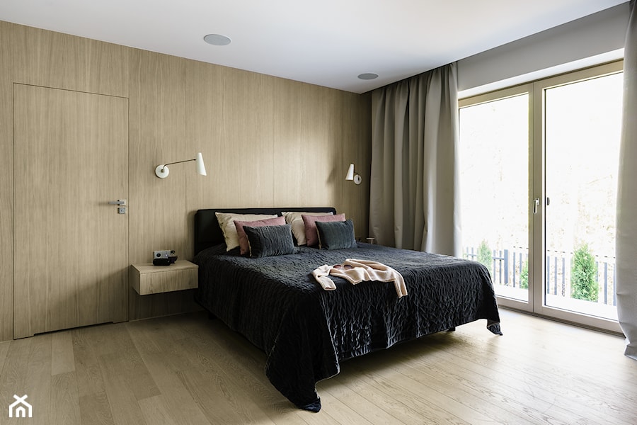 Dom jednorodzinny pod Gdańskiem - Średnia biała sypialnia, styl nowoczesny - zdjęcie od AJOT pracownia projektowa