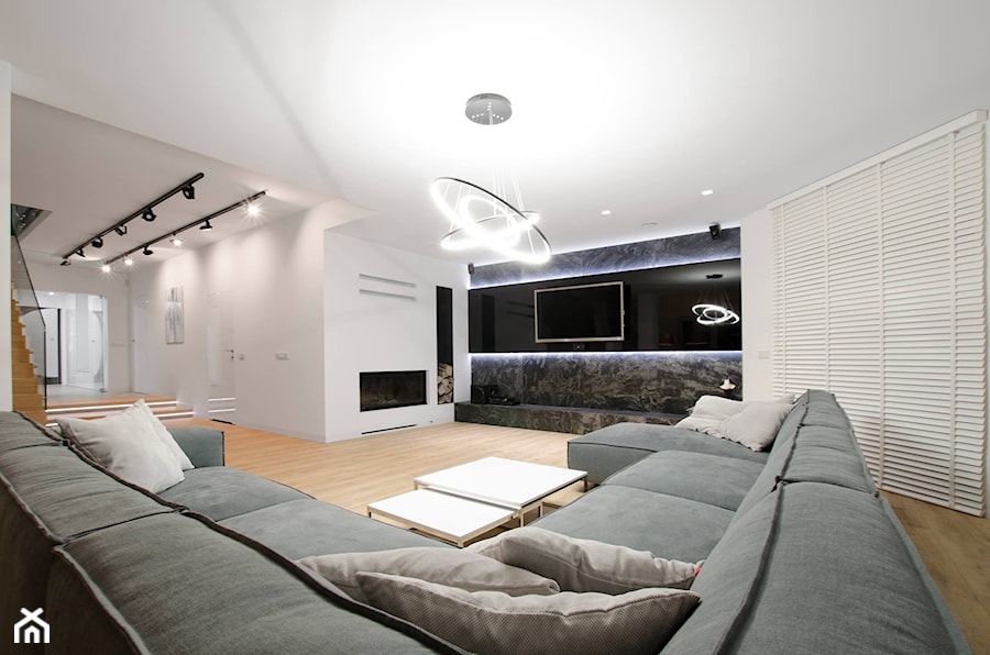 Dom jednorodzinny - Duży biały czarny salon, styl nowoczesny - zdjęcie od AJOT pracownia projektowa
