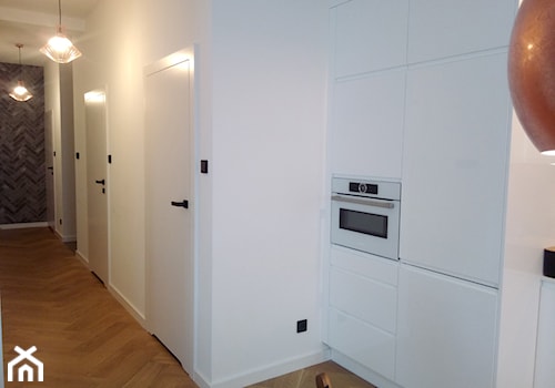 Mieszkanie - Średni biały szary hol / przedpokój, styl skandynawski - zdjęcie od edytabielarczyk